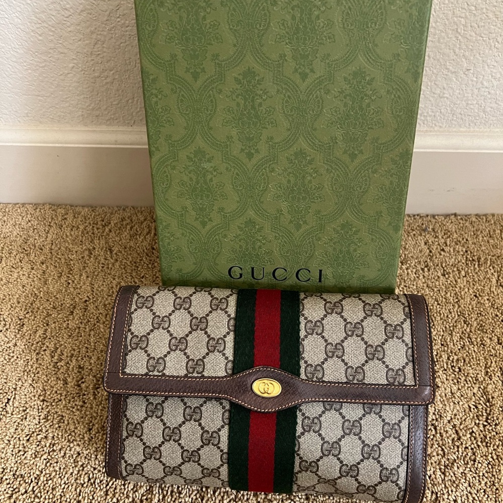 Vintage Gucci ophidia clutch with free insert and chain strap.  Box not included